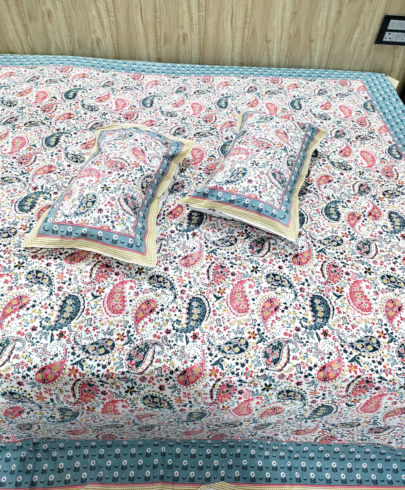 Classic Ikat Fusion Pure Cotton Super King Bedsheet