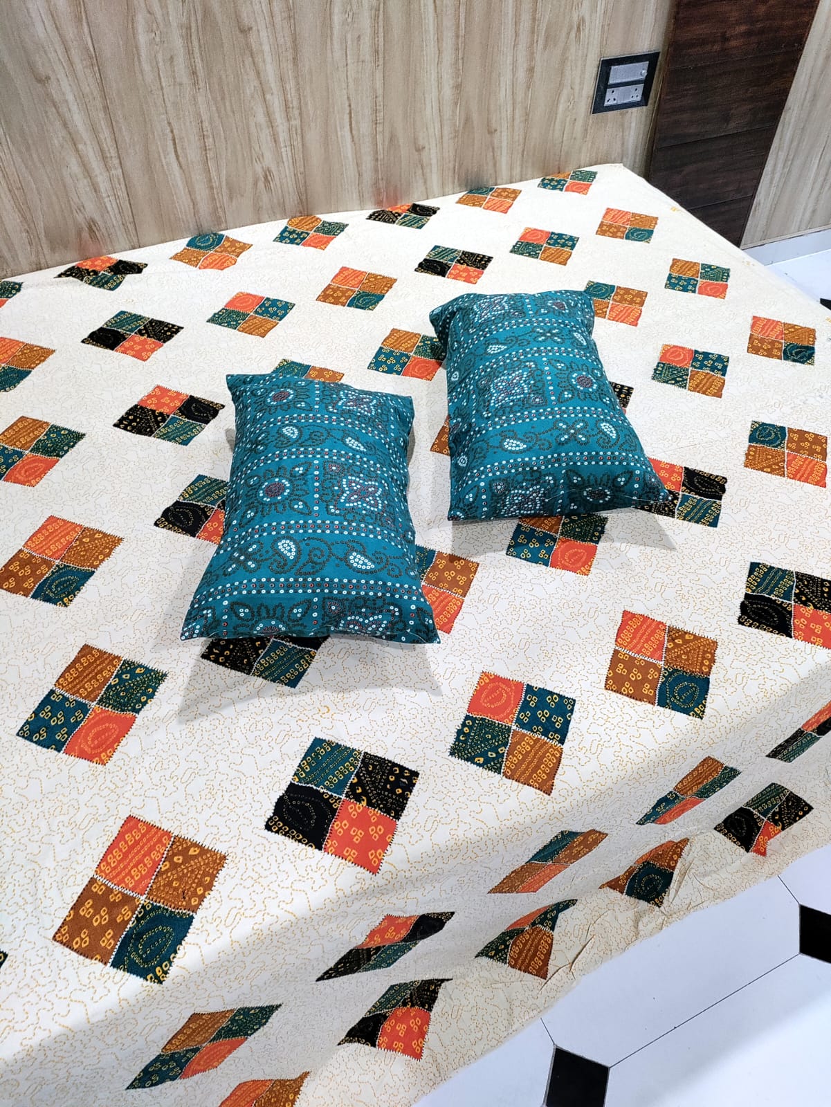 Traditional Jaipuri Bandhej Print Pure Cotton Double Bedsheet with 2 Pillow Covers