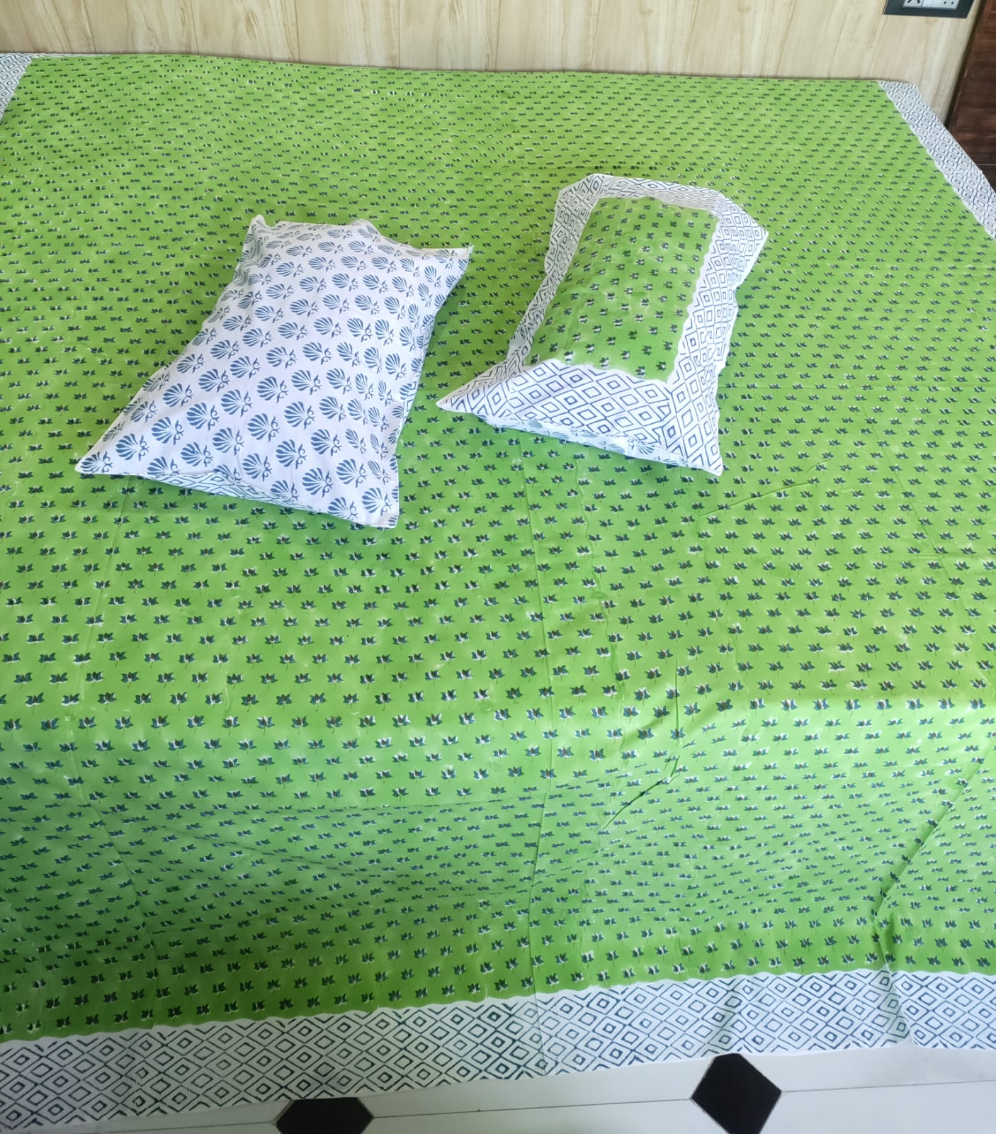 Rose Garden Lattice Pure Cotton King Bedsheet